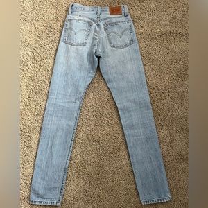 Original 501 Levi’s slim straight leg/skinny jean in light wash